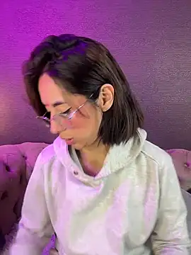 luna gv online show from 4, 3, 2026