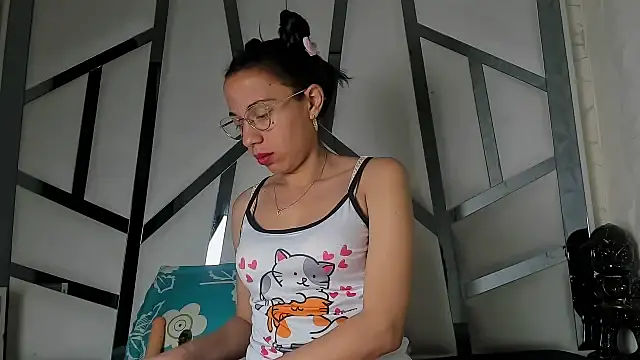 Snapshot of Lunahot68 chatting on 25, 4, 2026 Lunahot68 online show from 25, 4, 2026