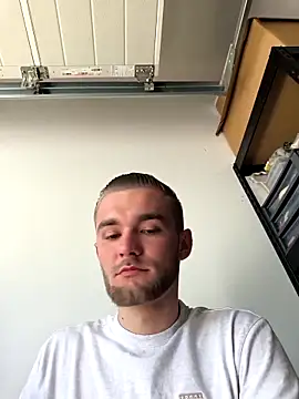 Snapshot of Benjamiinlt chatting on 8, 4, 2026 Benjamiinlt online show from 8, 4, 2026