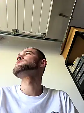 Snapshot of Benjamiinlt chatting on 10, 4, 2026 Benjamiinlt online show from 10, 4, 2026