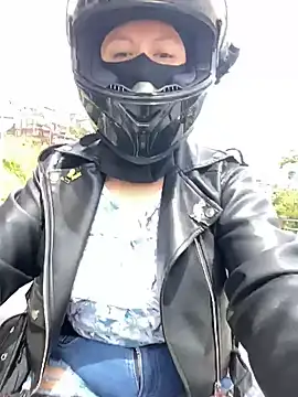 Scarlet auraa online show from 18, 4, 2026