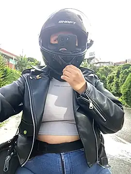 Scarlet auraa online show from 17, 4, 2026