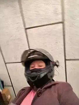 Scarlet auraa online show from 5, 3, 2026