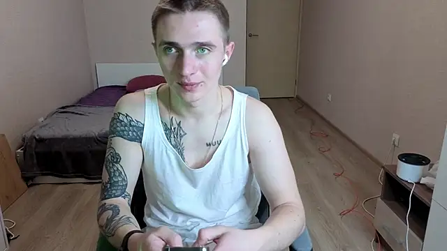 Snapshot of LEO__MILLER chatting on 13, 4, 2026 LEO MILLER online show from 13, 4, 2026