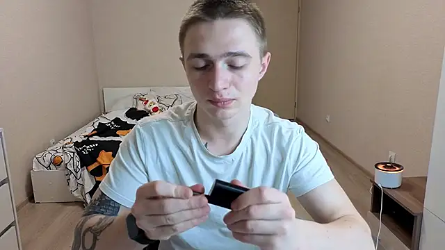 Snapshot of LEO__MILLER chatting on 19, 5, 2026 LEO MILLER online show from 19, 5, 2026