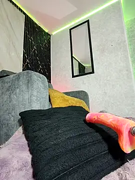 Isis Hot   online show from 22, 4, 2026