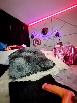 Isis Hot   online show from 26, 3, 2026