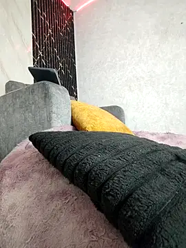 Isis Hot   online show from 23, 4, 2026