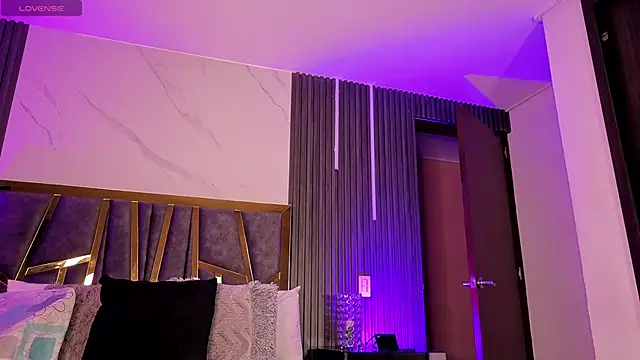 Chloe Connor online show from 15, 4, 2026