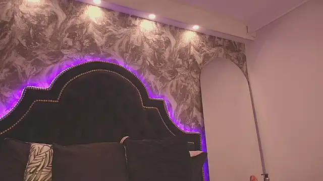 Chloe Connor online show from 22, 4, 2026