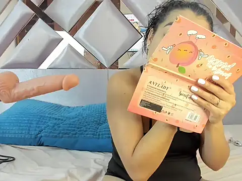 MiaKleinX online show from 10, 3, 2026