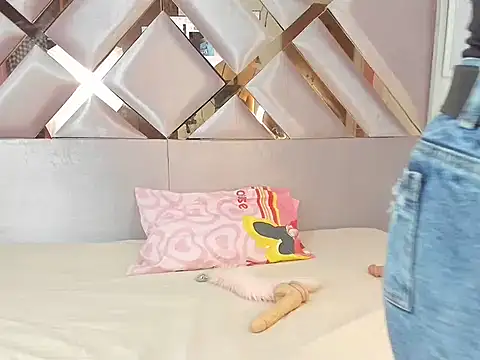 MiaKleinX online show from 21, 3, 2026