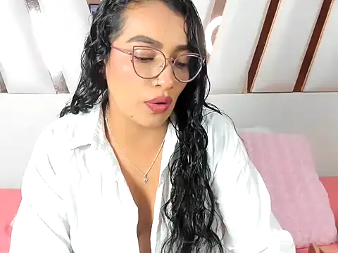 Snapshot of MiaKleinX chatting on 15, 5, 2026 MiaKleinX online show from 15, 5, 2026