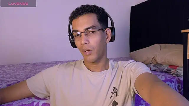 Pikashu7u7 online show from 5, 4, 2026