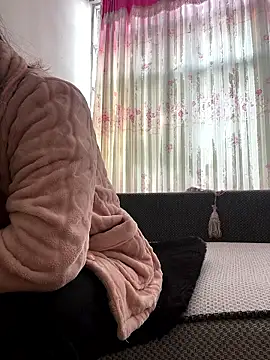 Faded pink online show from 15, 1, 2026