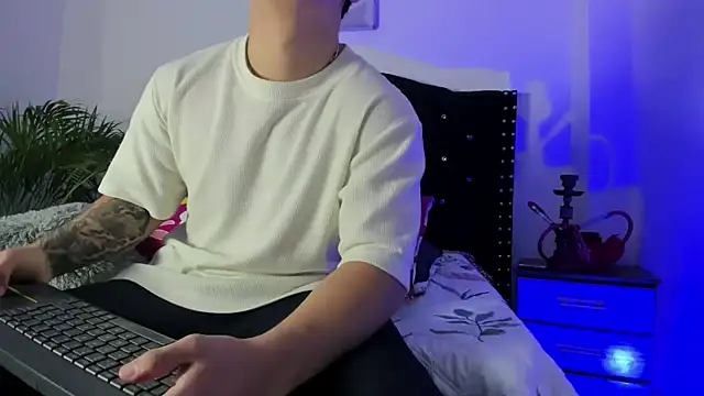 Liam saint online show from 23, 4, 2026