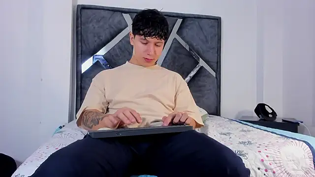 Liam saint online show from 16, 2, 2026