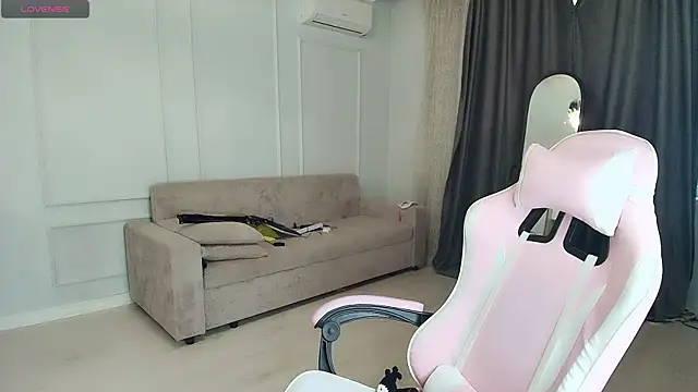 jasmilee online show from 4, 7, 2026