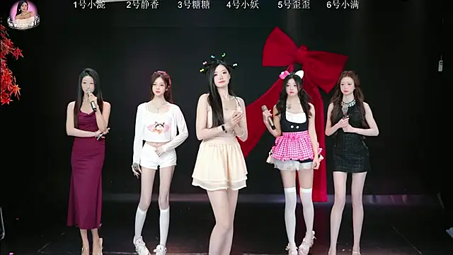 Shiny-girl7788 online show from 15, 3, 2026