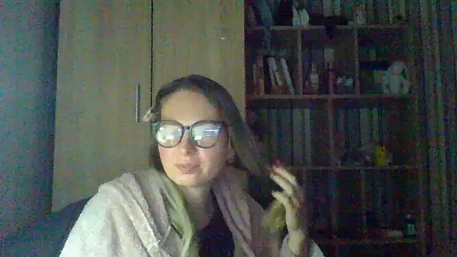 VikiLove765 online show from 1, 2, 2026