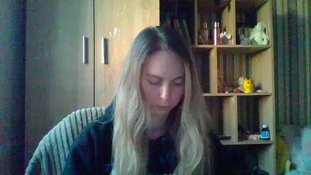 VikiLove765 online show from 4, 3, 2026