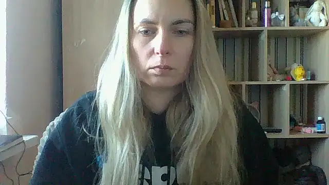 VikiLove765 online show from 5, 3, 2026