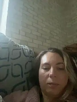 VikiLove765 online show from 4, 2, 2026