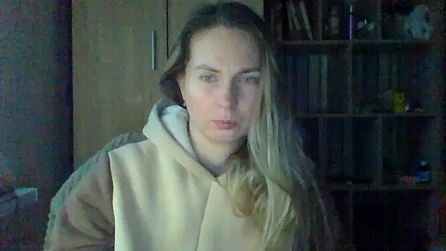 VikiLove765 online show from 3, 3, 2026