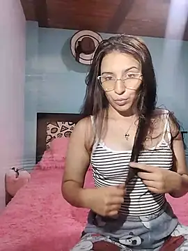 Snapshot of Emily_Gree chatting on 23, 6, 2026 Emily Gree online show from 23, 6, 2026