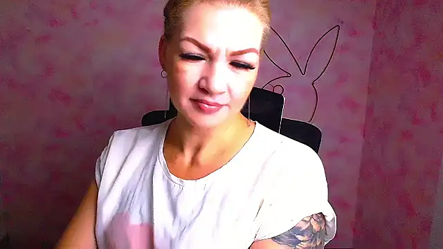Snapshot of Madonna_Fire chatting on 13, 7, 2026 Madonna Fire online show from 13, 7, 2026