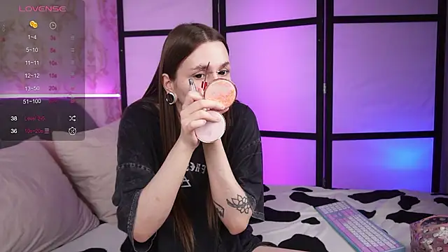 Alice Goth online show from 7, 3, 2026