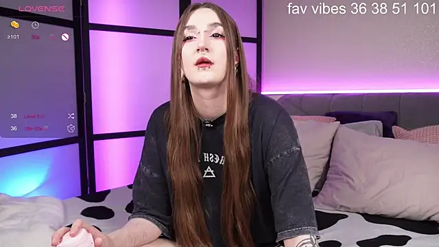 Alice Goth online show from 2, 4, 2026