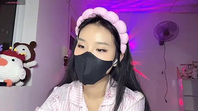 Snapshot of Tieu-May chatting on 12, 5, 2026 Tieu-May online show from 12, 5, 2026