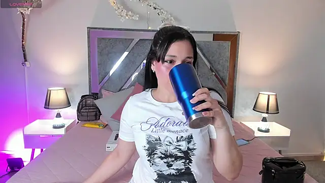 Astrid williams online show from 9, 5, 2026