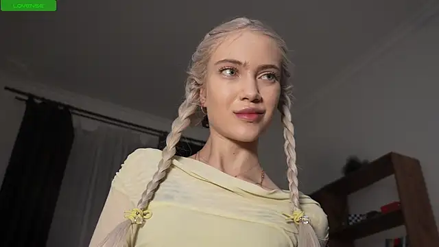 KristalCrowner online show from 10, 4, 2026