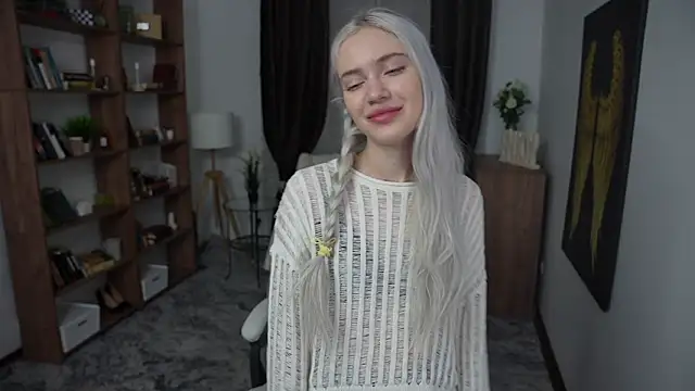 KristalCrowner online show from 8, 3, 2026