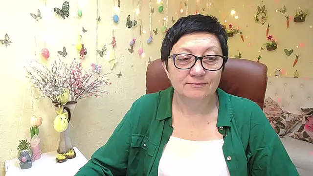 EmilyL0ve online show from 12, 4, 2026