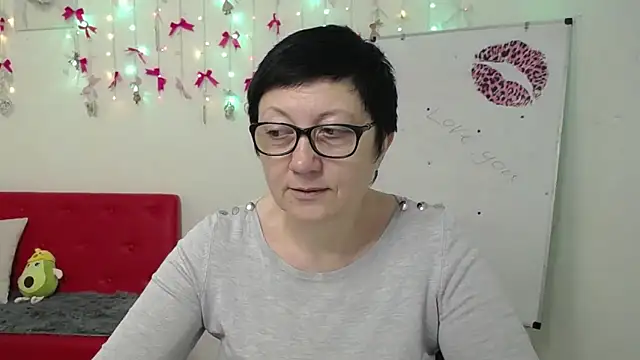 EmilyL0ve online show from 19, 4, 2026