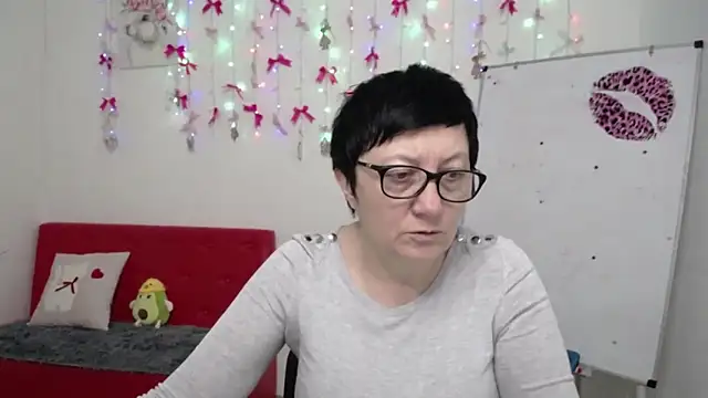 Snapshot of EmilyL0ve chatting on 23, 4, 2026 EmilyL0ve online show from 23, 4, 2026
