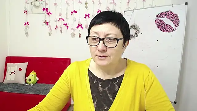 EmilyL0ve online show from 5, 4, 2026