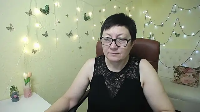 EmilyL0ve online show from 26, 3, 2026