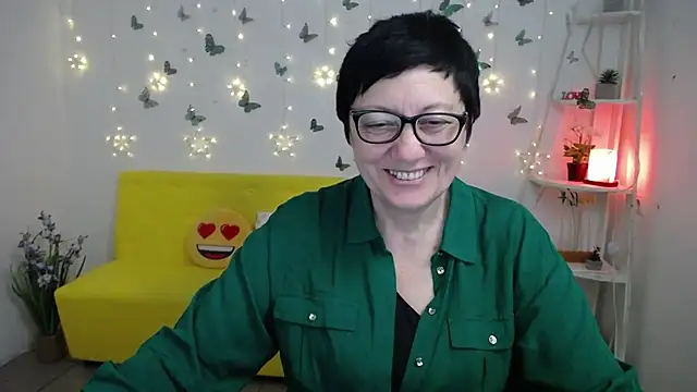 EmilyL0ve online show from 22, 4, 2026