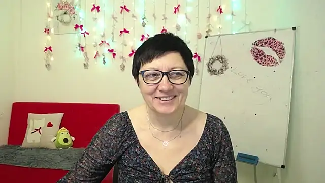 EmilyL0ve online show from 13, 4, 2026