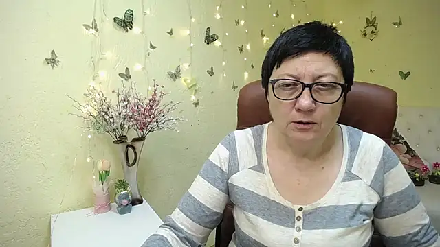 EmilyL0ve online show from 21, 4, 2026