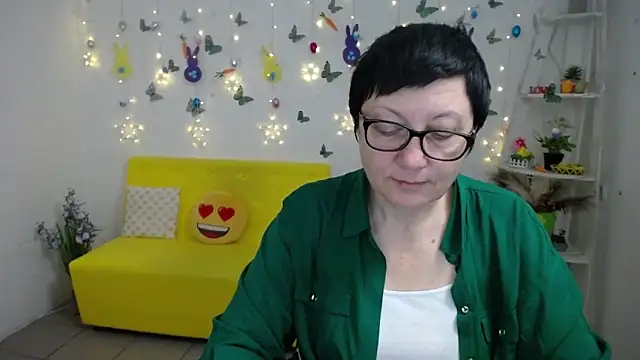 EmilyL0ve online show from 9, 4, 2026