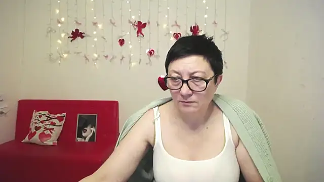 EmilyL0ve online show from 15, 2, 2026