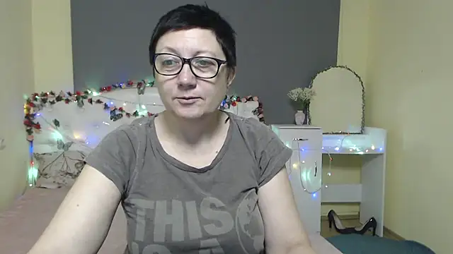 EmilyL0ve online show from 15, 3, 2026