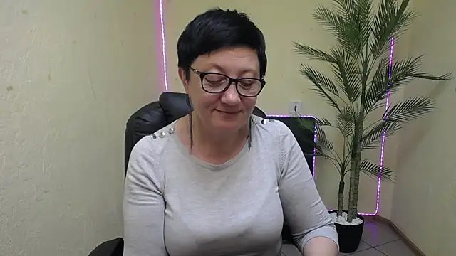 Snapshot of EmilyL0ve chatting on 31, 5, 2026 EmilyL0ve online show from 31, 5, 2026