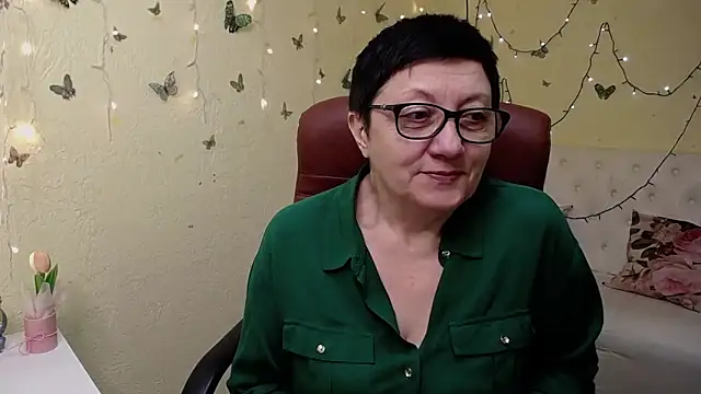 EmilyL0ve online show from 22, 3, 2026