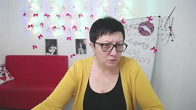 EmilyL0ve online show from 8, 3, 2026